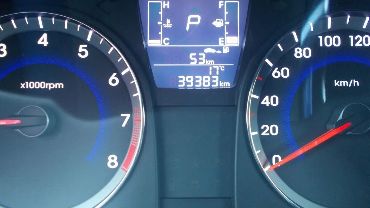 Hyundai solaris сколько литров бак. Solaris hyundai приборная 2012. Hyundai solaris сколько литров бак. объем бака хендай солярис 2020. объем бака солярис 1.