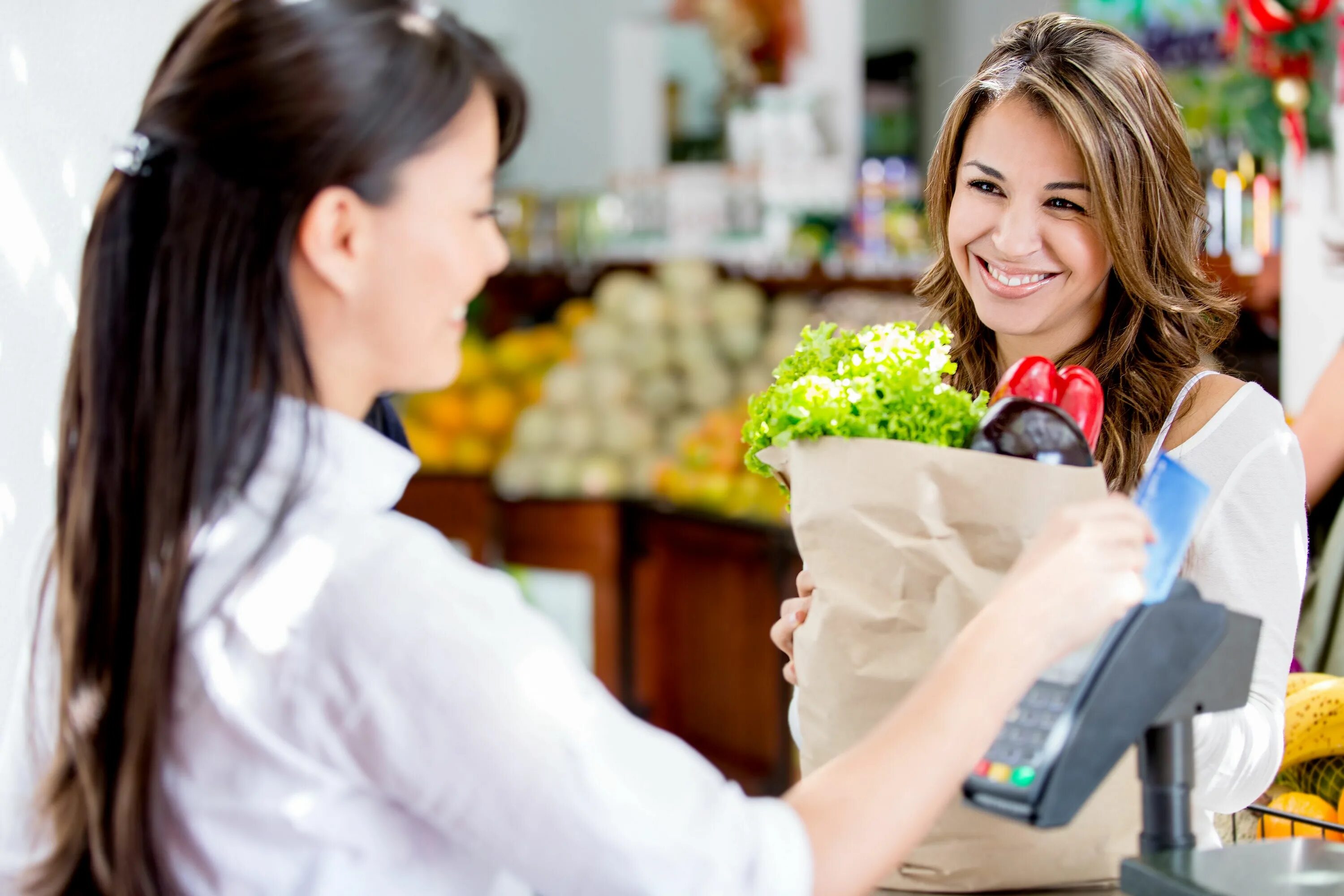 She is a shop assistant. Покупатель в магазине. Девушка продавец. Красивый продавец. Клиент и продавец.