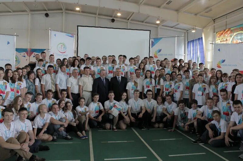 Перхушковская школа. Потокская 8-летняя школа. 8 летняя школа. Дом черепянь липецкой области. Саныяхтах олекминский район.