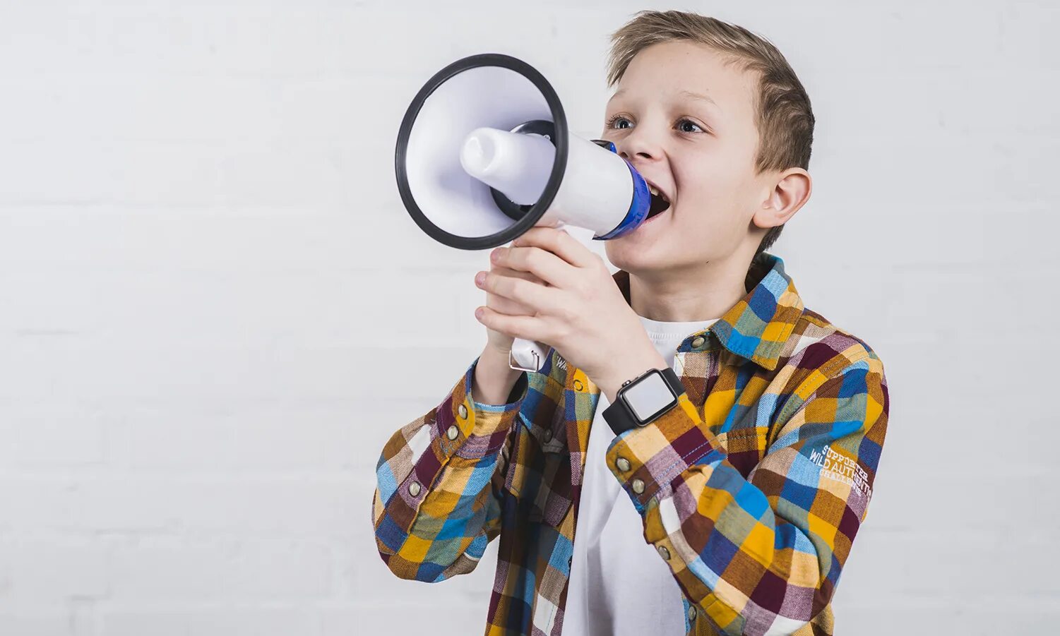 ребенок оратор. мальчик выступил. мальчик выступил. спартакиада сильнейших дзюдо 2022. мальчик выступил.