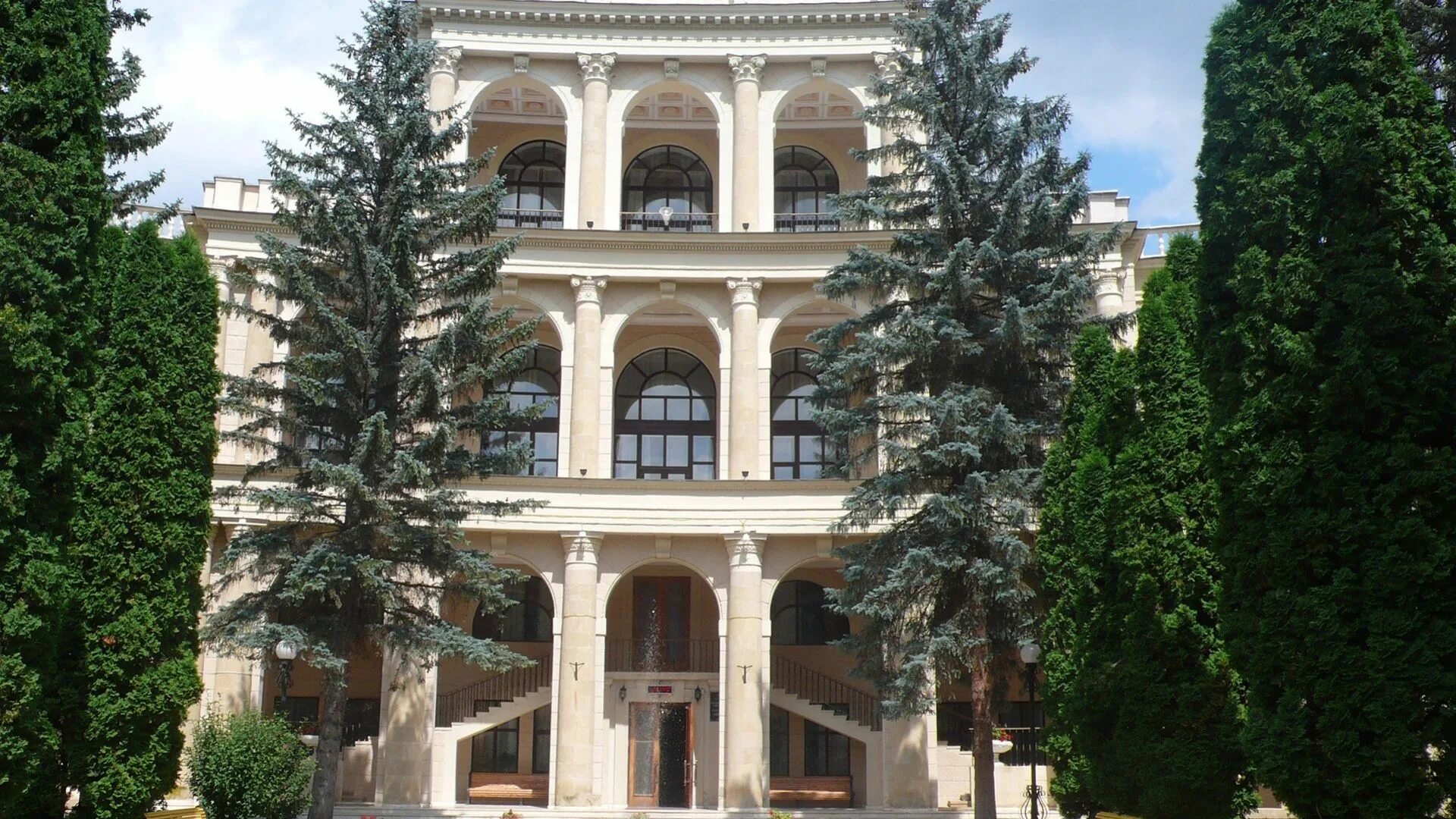 Кисловодск открытие санаториев. Санаторий центросоюз кисловодск. Санаторий эльбрус железноводск. Санаторий цвс кисловодск. Кисловодск открытие санаториев.