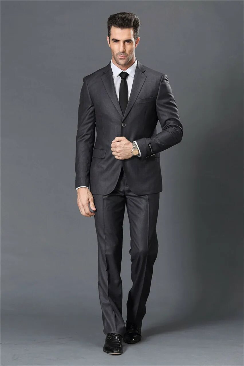 коннор в полный рост. красивый мужчина в деловом костюме. крис хемсворт босс духи. как выглядит человек в костюме. мужчина в костюме.