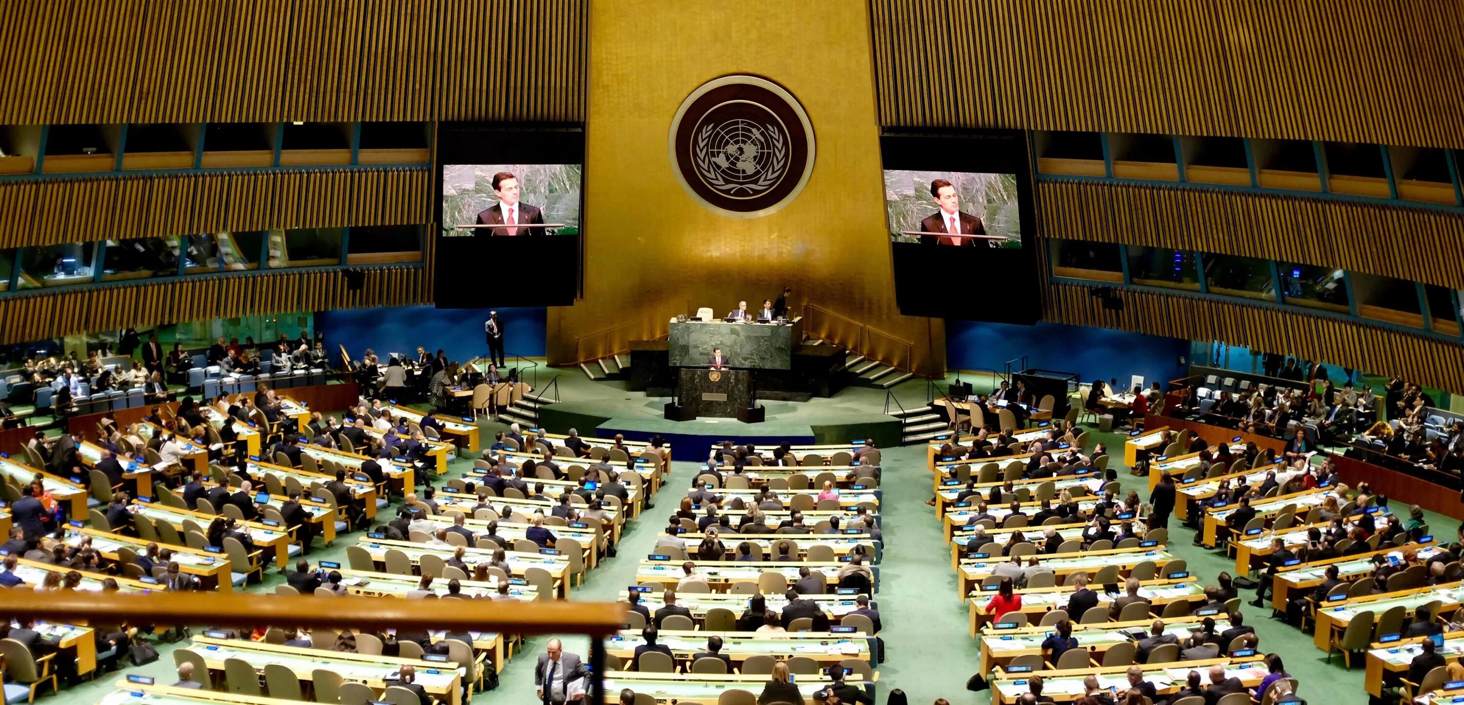 United nations office in geneva. Организация объединенных наций оон фото. Заседание совета безопасности оон. Здание оон в нью-йорке. Заседание оон 1992.
