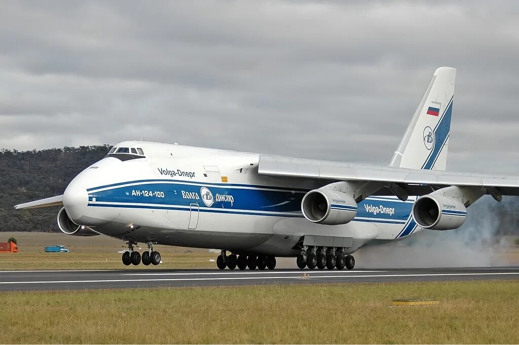 Первый грузовой самолет. АН 124 100 Волга Днепр. Antonov an-124-100 Волга Днепр.