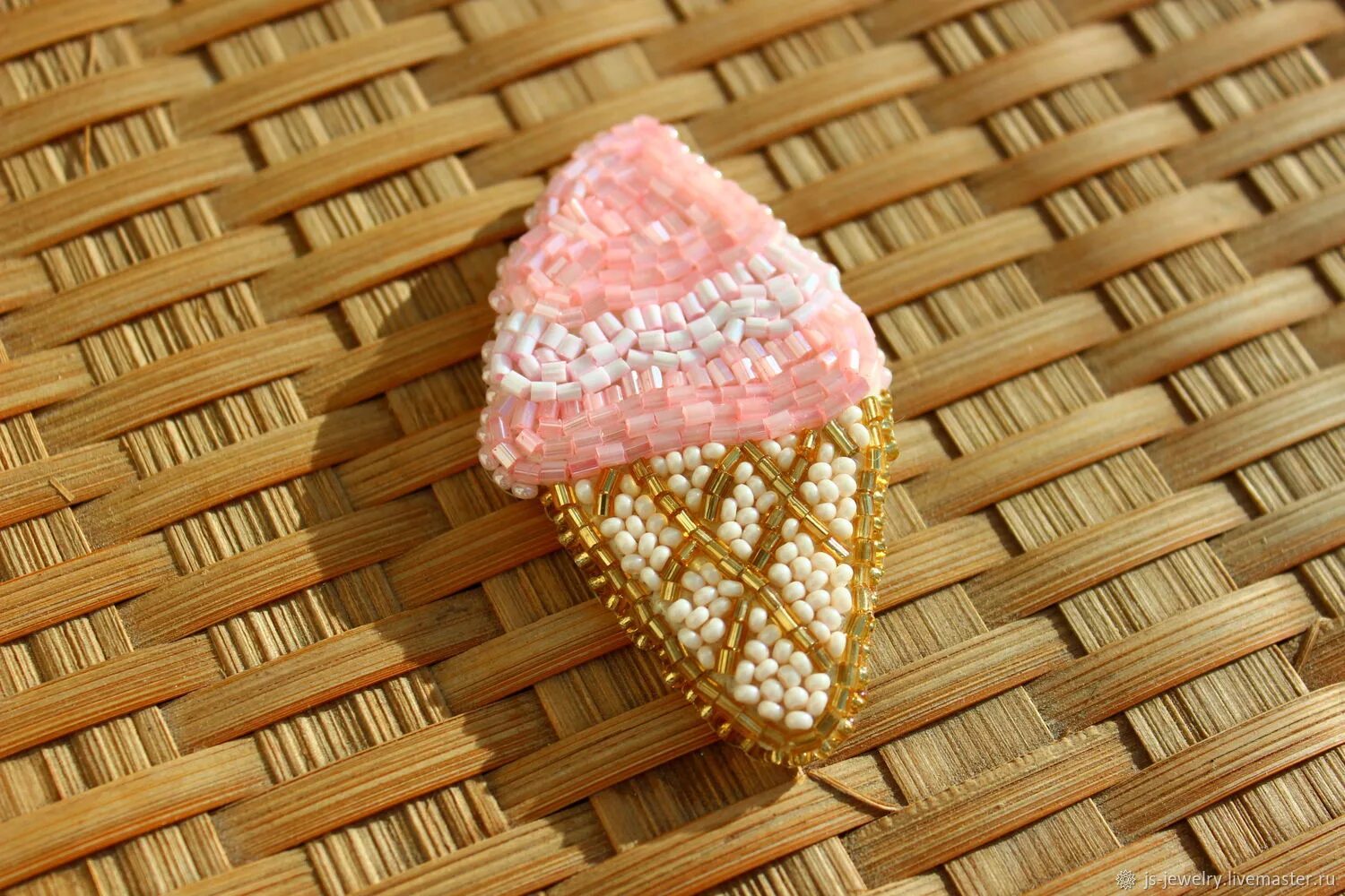 Мороженое из бисера. Как сделать из бисера мороженое. Мороженое из бисера схема. Мороженое из бисера для начинающих. Как сплести из бисера мороженое.