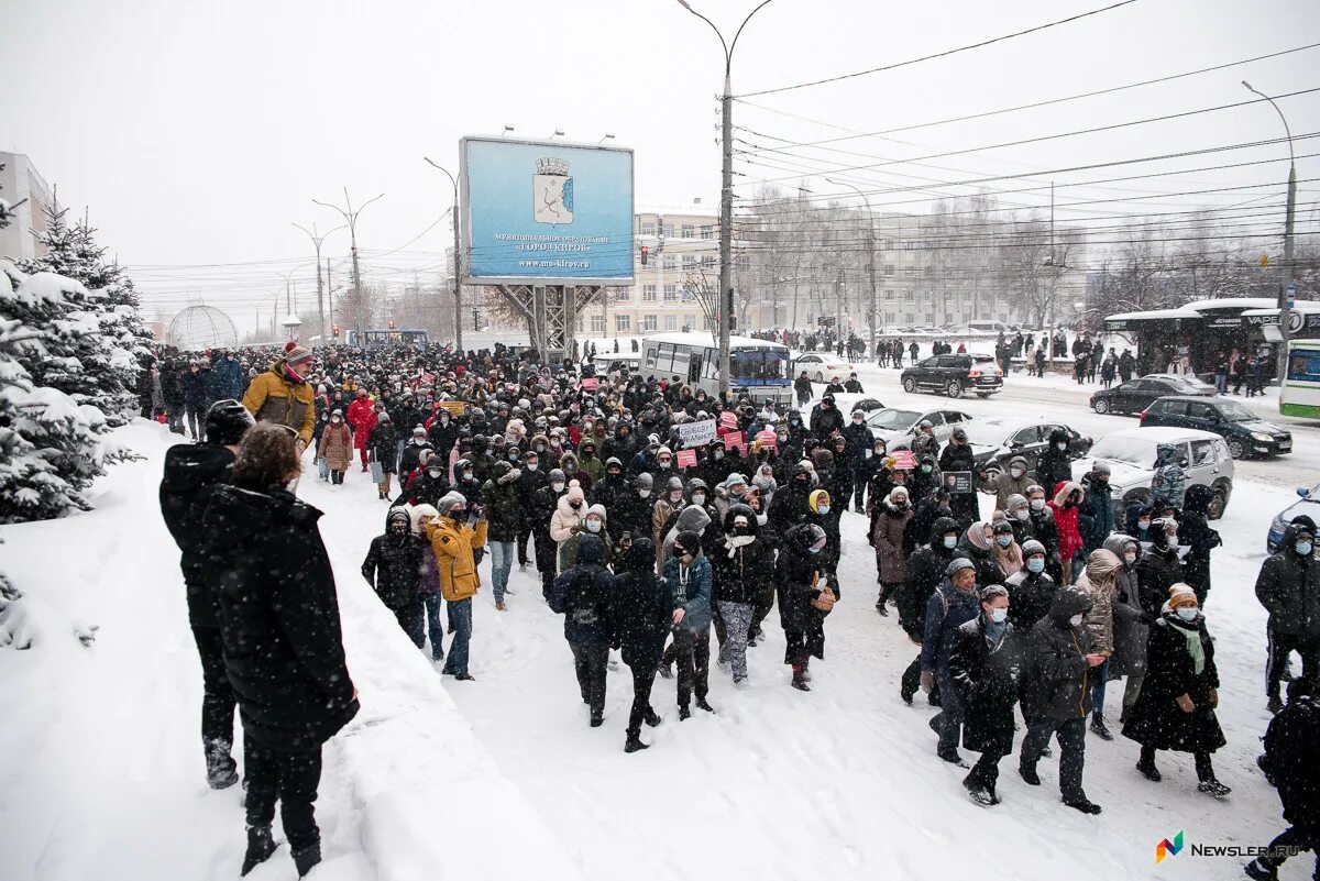 Митинг киров. Протесты в Кирове. Навальный в Кирове. Митинг Навального Киров. Митинг Киров 2022.