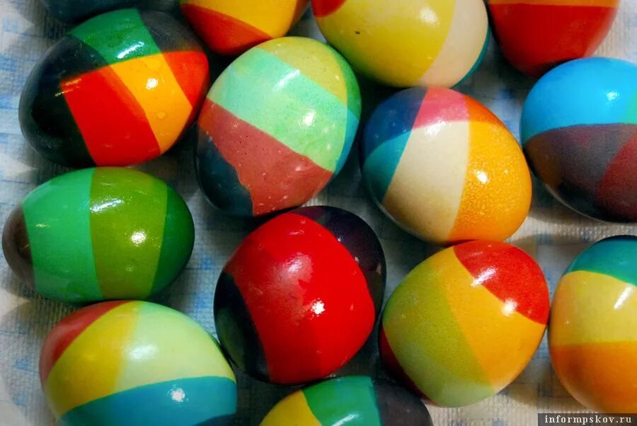 Разноцветные яйца на пасху. Разноцветные яйца. Крашеные пасхальные яйца. Способы окрашивания яиц на Пасху.