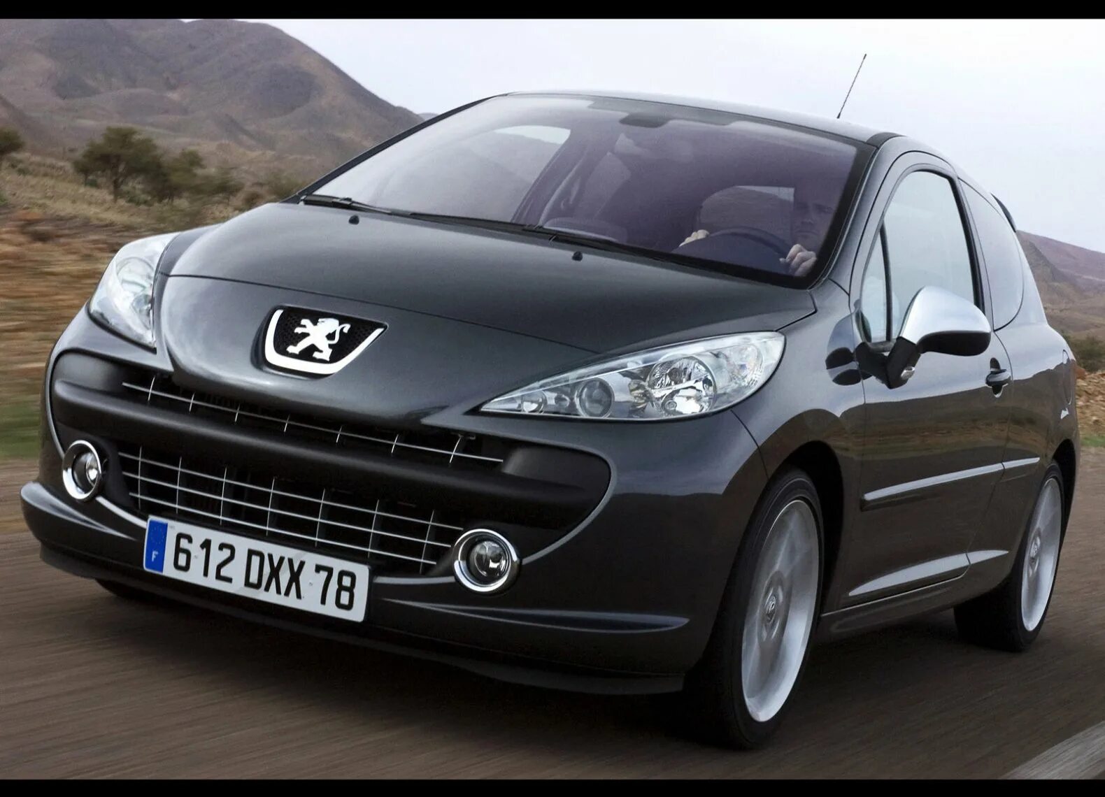 Какое пежо лучше купить. Пежо 207 RC. Peugeot 207i. Пежо 207 новый. Пежо 207 купе.