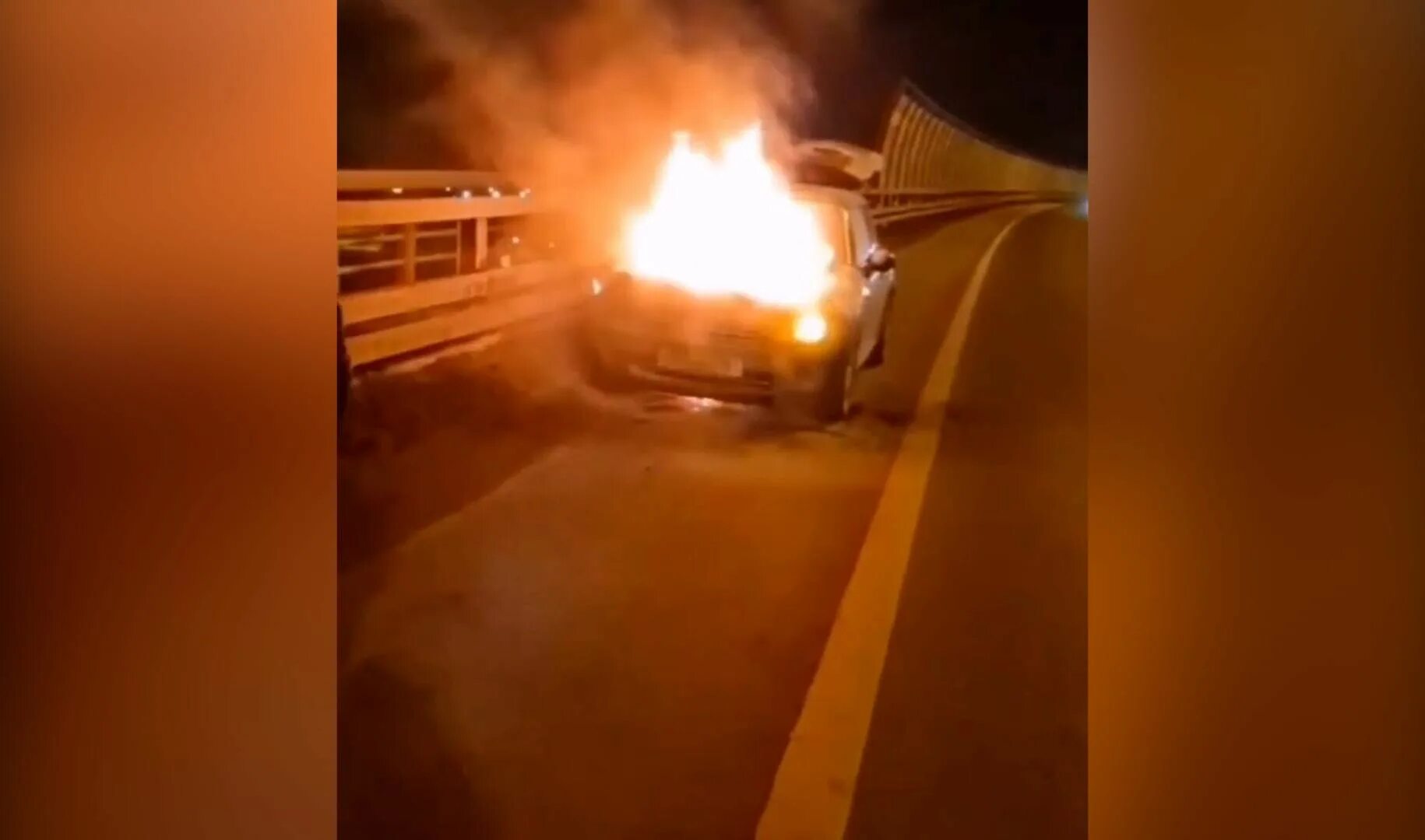 Горит на кад. Пожар на каде спб сегодня. Пожар на ленинградской. Горит на кад. Место для пожарного автомобиля.