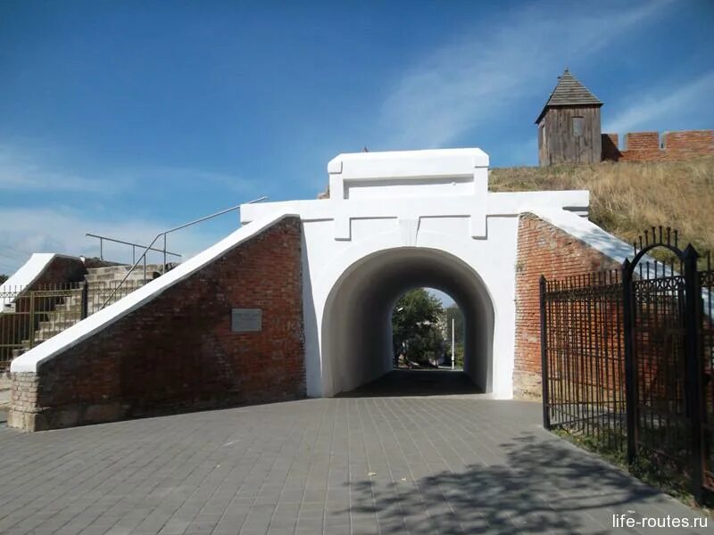 Азовская крепость 17 века. Азовская крепость пролетарский спуск 18 фото. Азовская крепость пролетарский спуск 18 фото. Алексеевские ворота азовской крепости. Азовская крепость пролетарский спуск 18 фото.
