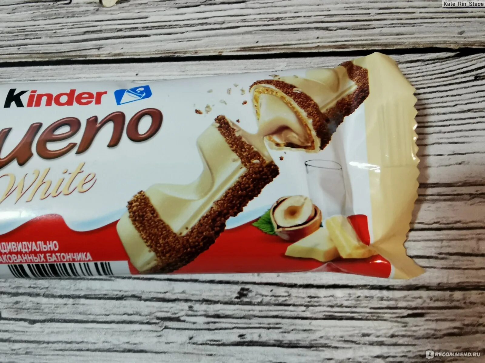 Киндер Буэно белый батончик. Киндер Буэно Буэно Киндер. Вафли kinder bueno White. Киндер Буэно калорийность.