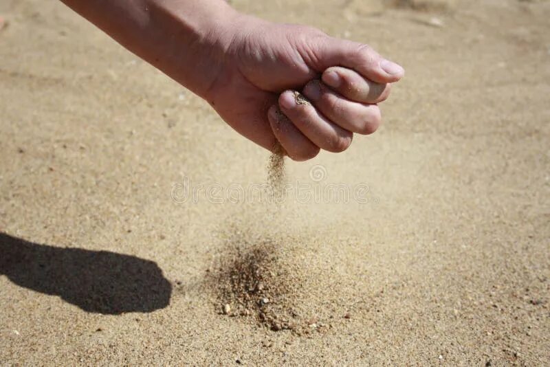 Сыпать разбор. Песчаная россыпь. Сыпучий песок для детей. Рыхлый песок. Песок из рук.