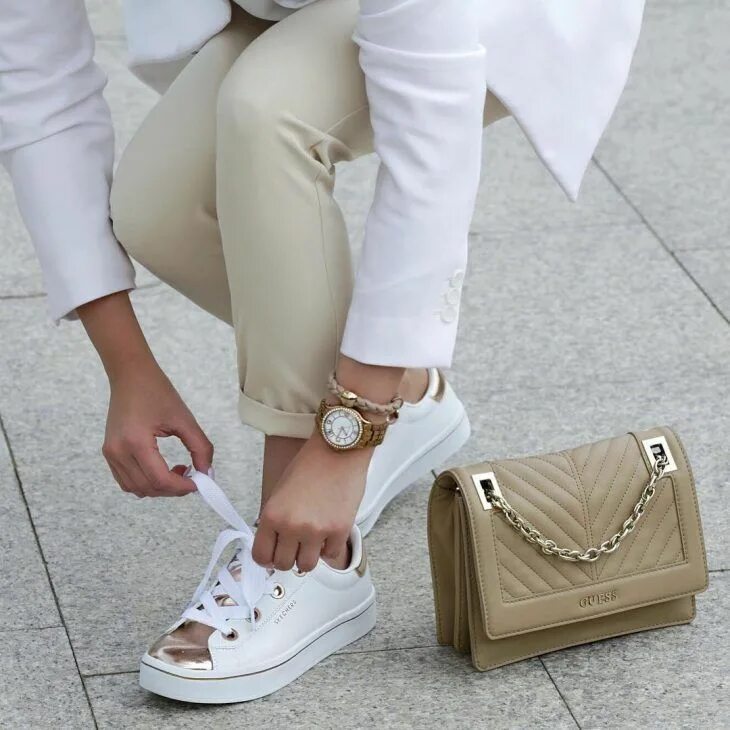 ALL WHITE - THEFASHIONGUITAR How to wear white jeans, How to wear, Fashion