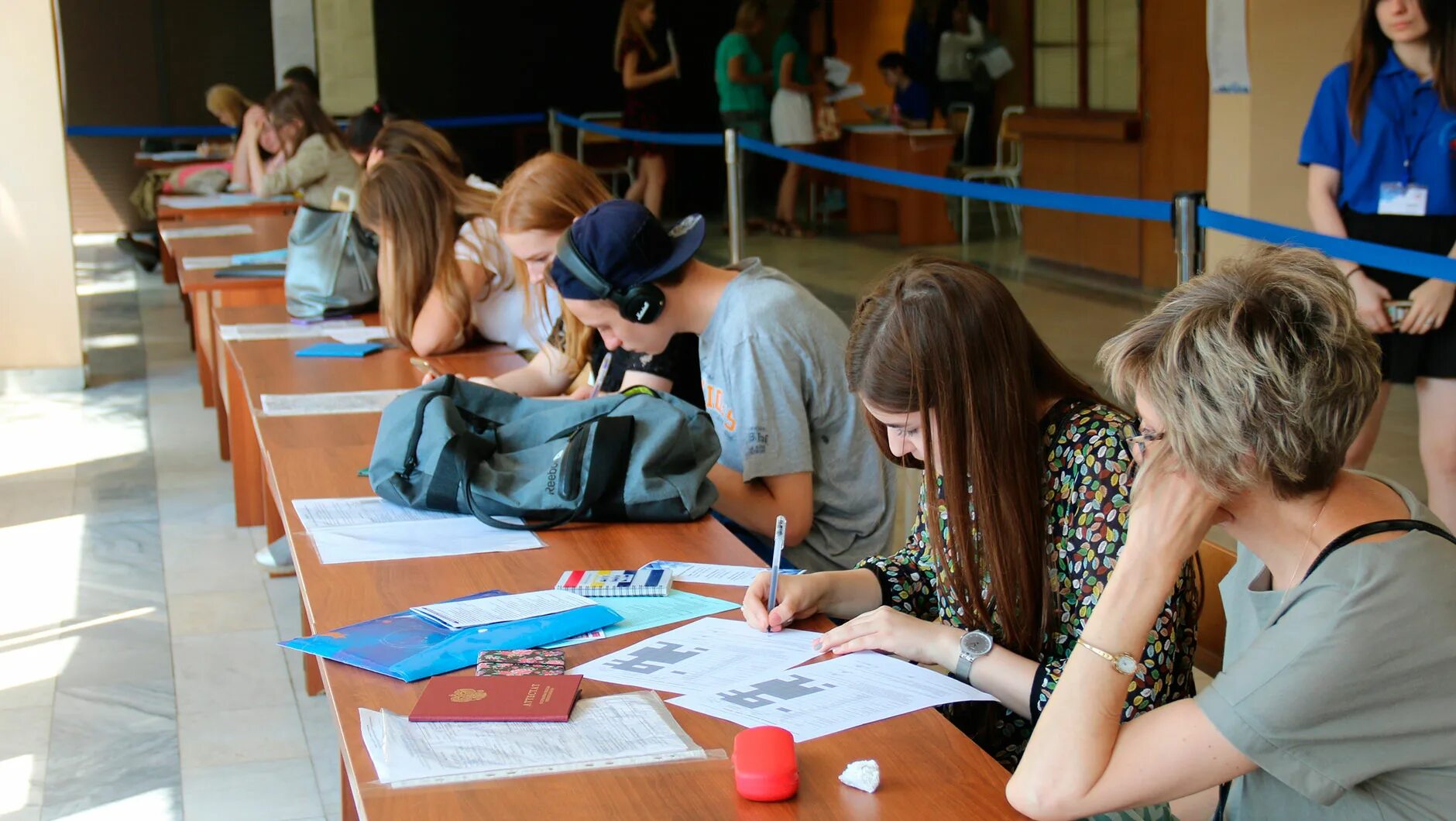 Абитуриенты в Москве. Вузы без ЕГЭ после 11 класса. Поступление в университет после колледжа без ЕГЭ Москва. Без вступительных экзаменов после колледжа