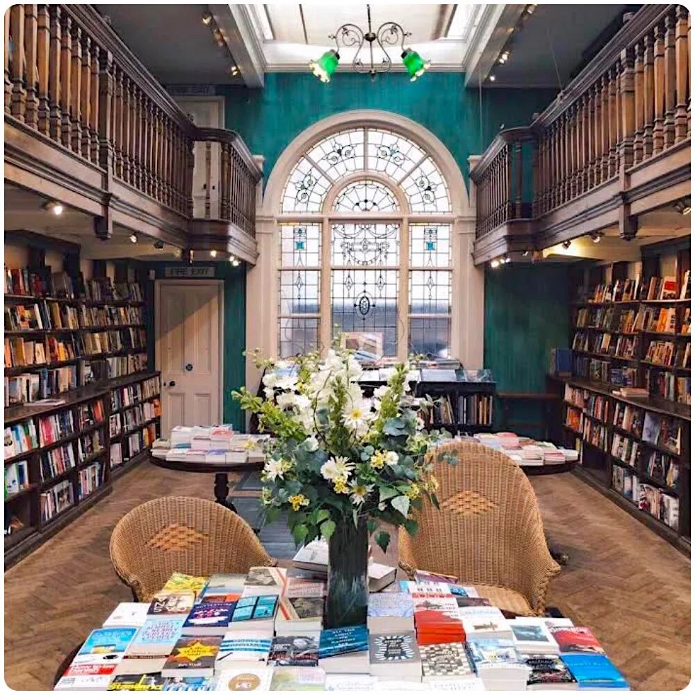 «Daunt books Marylebone» Лондон книжный магазин. «Daunt books Marylebone», Лондон, Великобритания. Красивый книжный магазин. Уютный книжный магазин. Книжные магазины западный