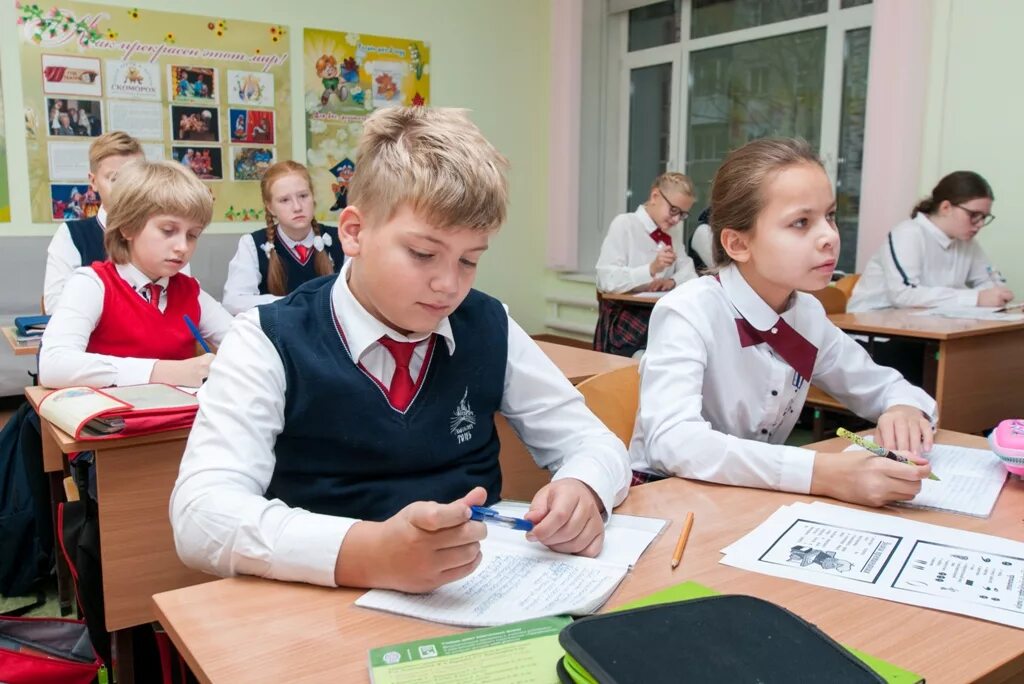 ГПД В гимназии. Гимназия Томми. Продленка в школе. Школьники в группе продленного дня. Россия 1 школа 84