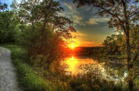 Солнце село за рекой