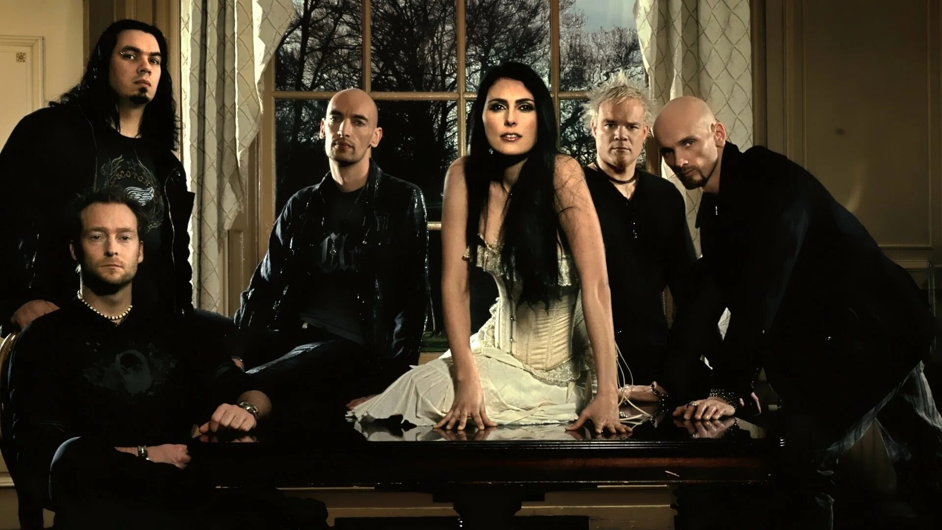 Within temptation альбомы. Группа within Temptation. Шерон Визин темптейшен. Визин темптейшен 2022. Within Temptation 2021 год.