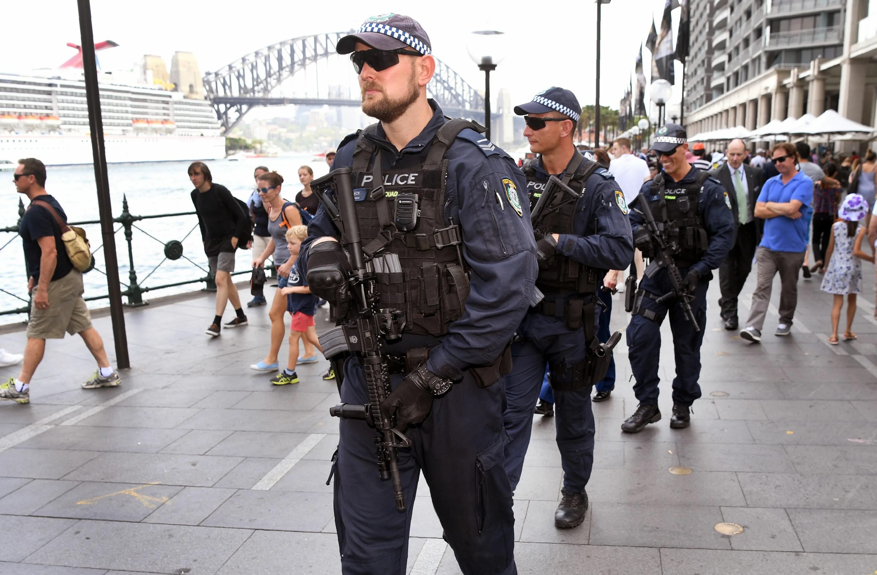 Национальное оружие австралии. Australian Federal Police. Полиция Австралии. Полицейские в Австралии. Полиция Сиднея.