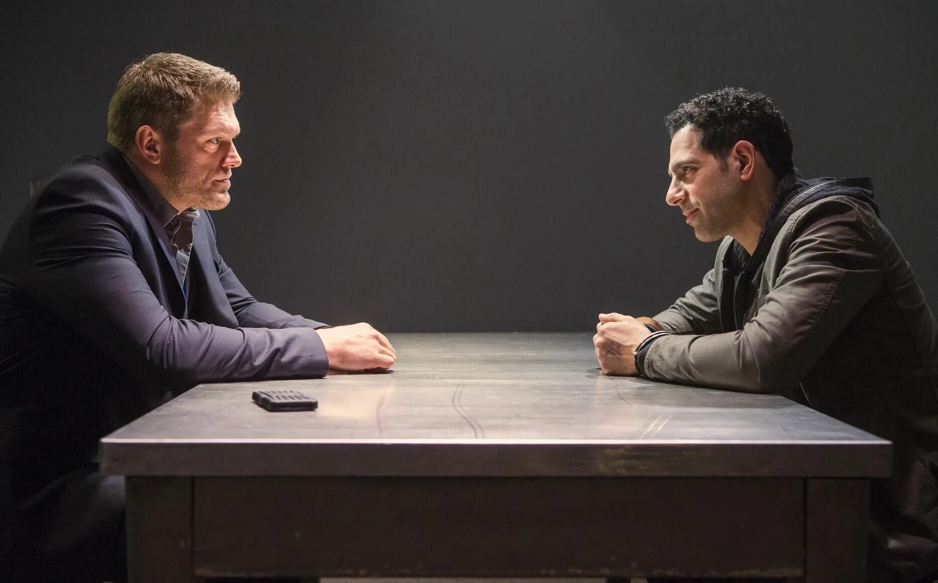 Внимательный слушатель. Общение глазами. Диалог со смотрящим. Не разговорчивые девушки. Диалог со смотрящим.