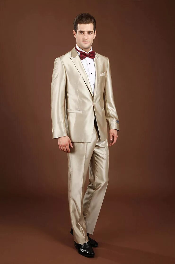 молодой человек в костюме. строгий костюм цитата. мода 2010-х годов. кастим буруг.