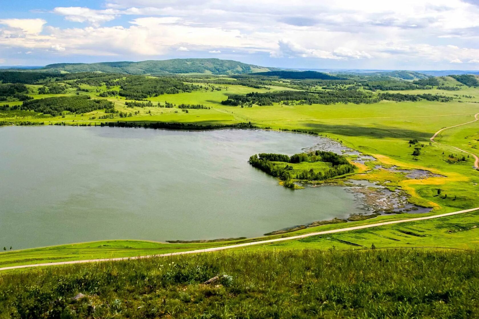 Озеро аушкуль башкирия. Герб города учалы республики башкортостан. Символы учалинского района респ башкортостан. Кирябинка учалинский район. Карта озер учалинского района.