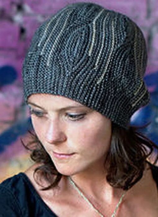 вязаная шапка укороченными рядами. женская шапка укороченными рядами.