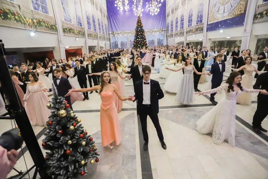 Бал в минске 2025. Новогодний бал. гимназия новогодний балл. рождественский бал. городской бал.