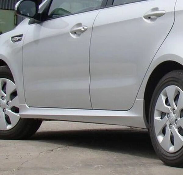 Боковые юбки для Kia Rio 3 2014-2017, наружные пороги дверей, аэродинамические н