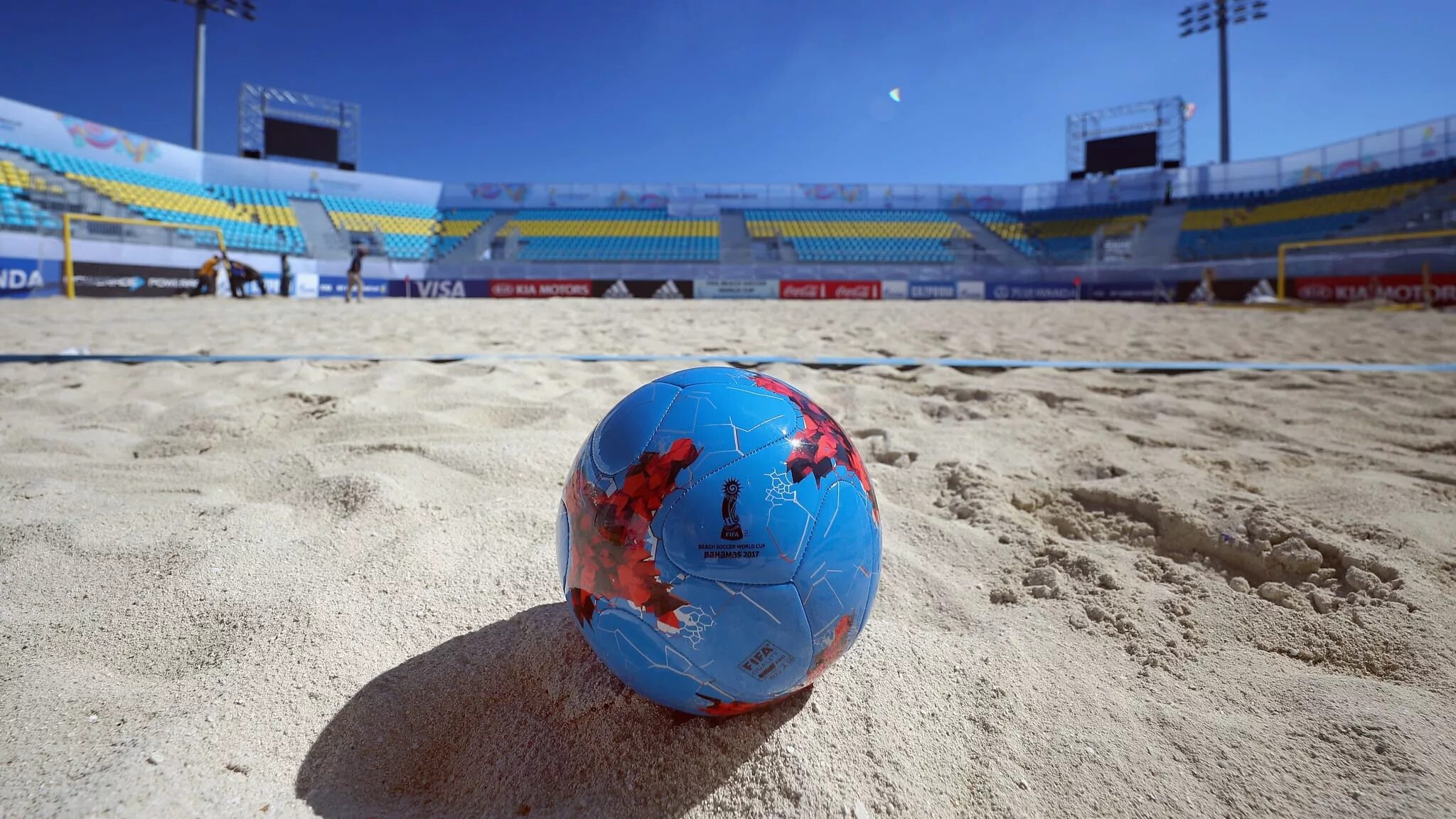 Beach soccer world. Пляжный футбол. Футбольный мяч для пляжного футбола. Футбол на пляже. Футбол на песке.