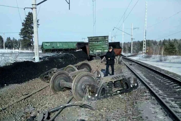 Ук нижнеудинского района иркутской области. Сход вагонов Иркутск. Сход вагонов в Нижнеудинске. Нижнеудинск Камышет сход с рельсов поезда. Крушение по станции Мегет.