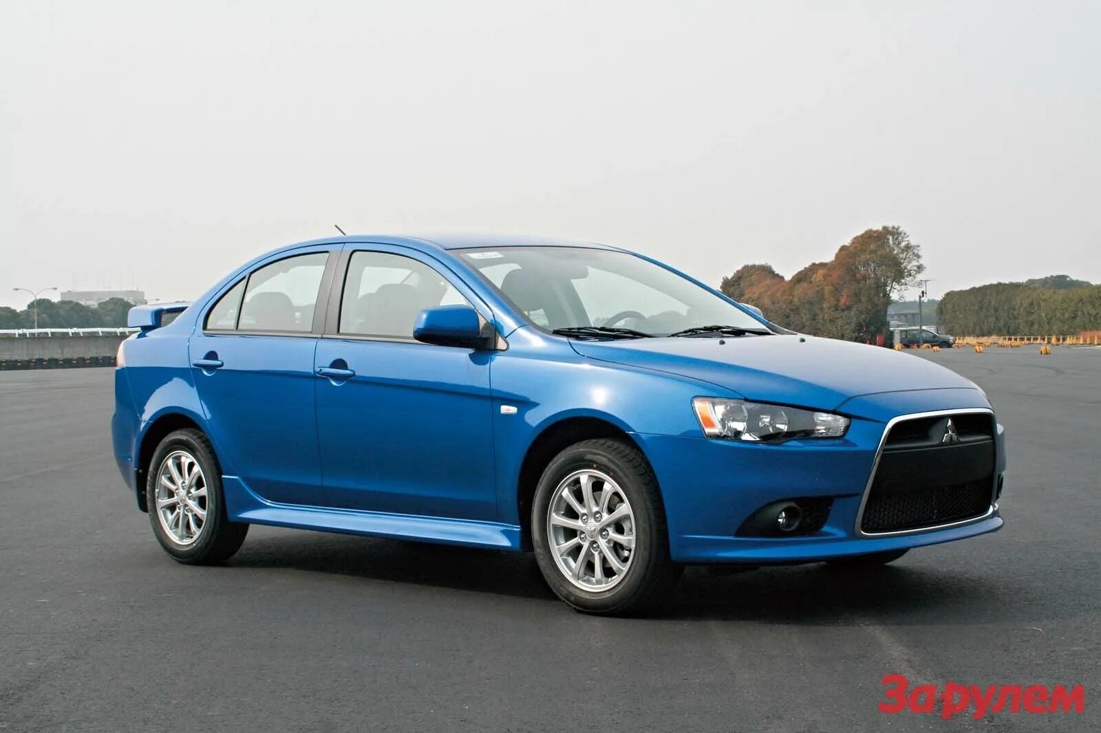 Mitsubishi Lancer 2011. Митсубиши Лансер 10 поколения. Лансер 2011 года. Митсубиси Лансер 2011 года.