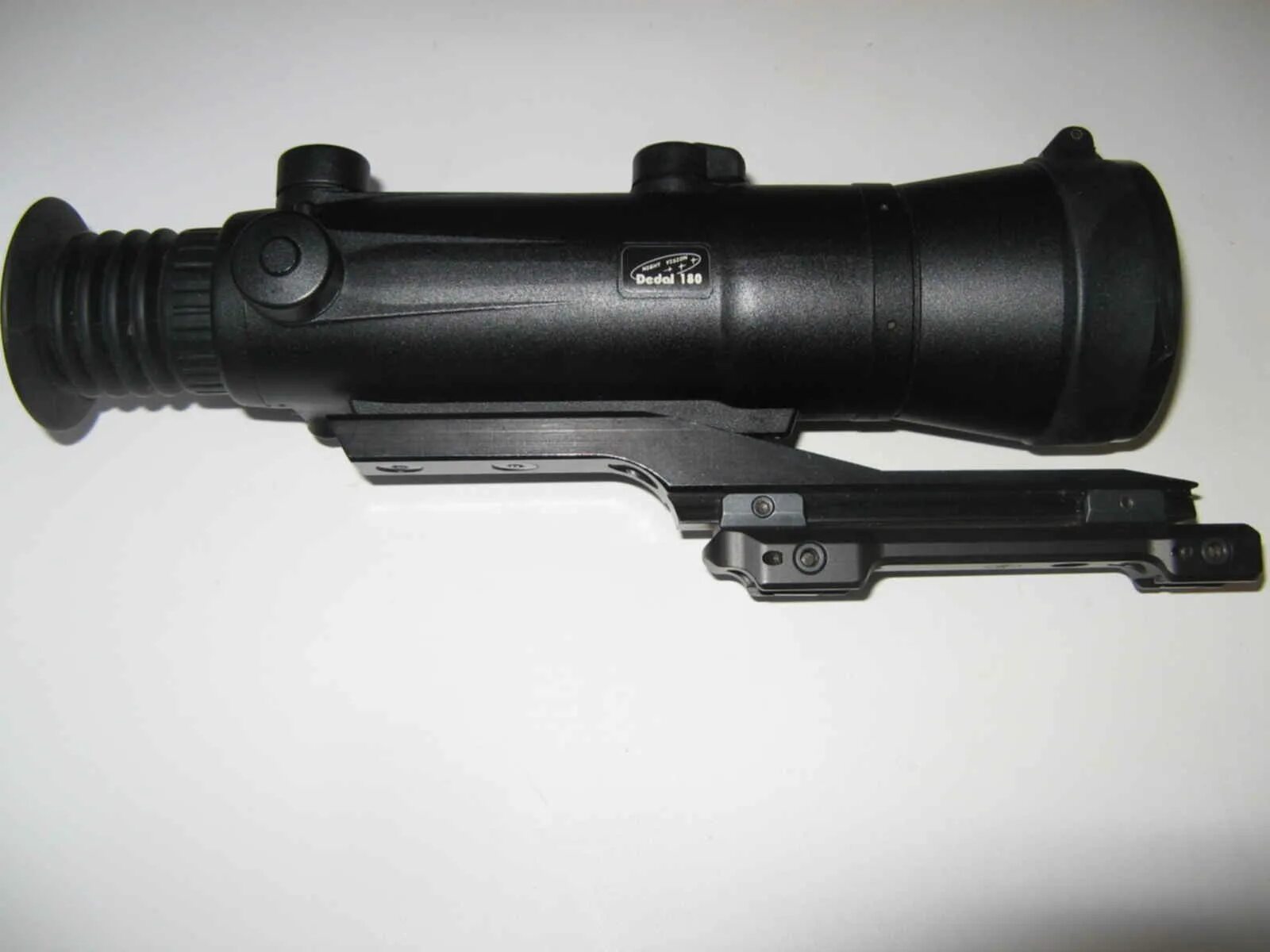 Прицел ночного видения dedal. Ночной прицел дедал 450. Дедал 180 hr. Ночной прицел 180. Кронштейн blaser r93 dedal venator.