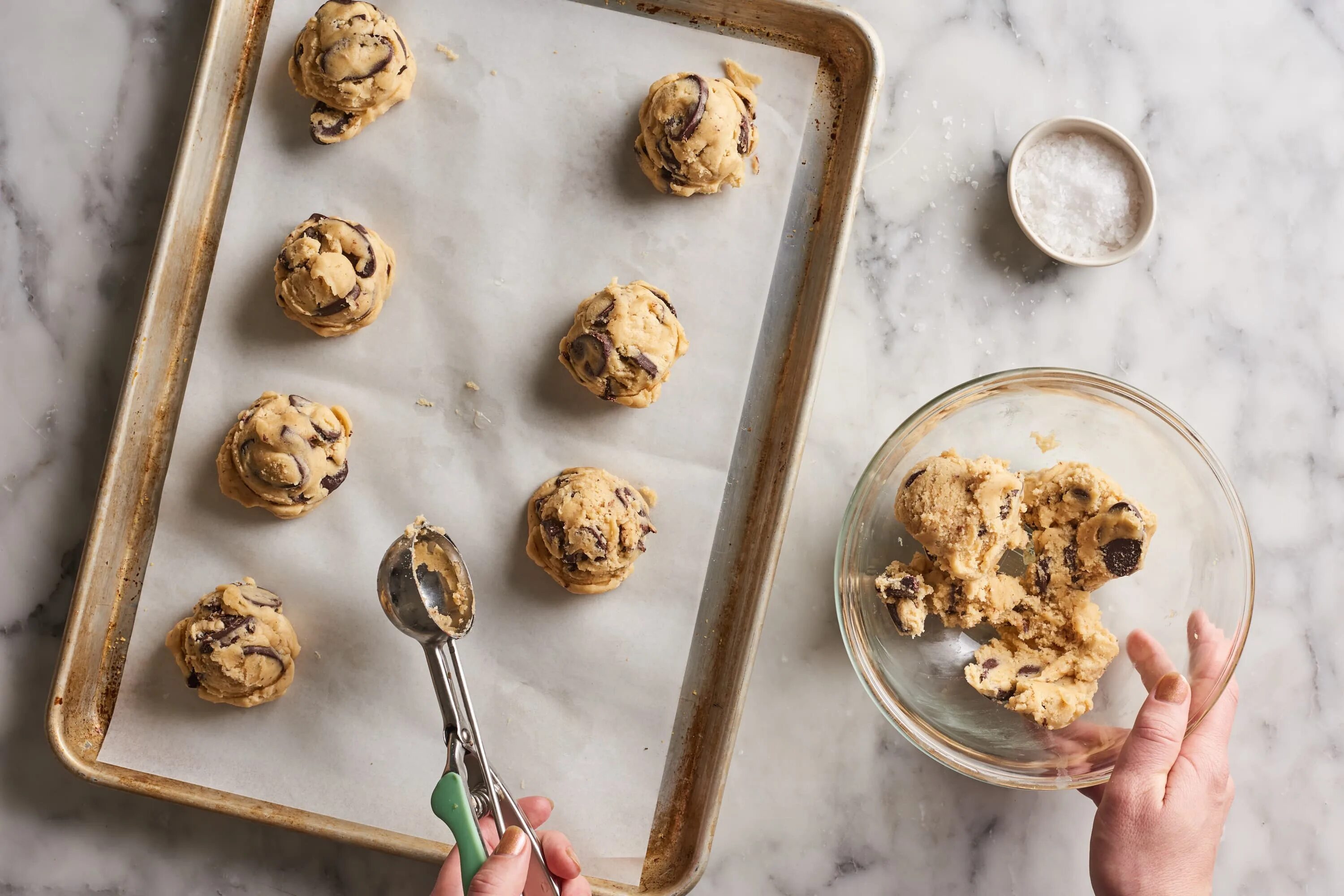 Печенье с шоколадными каплями. Корейское печенье. Baking paper cookies. Шоколадно мятное печенье.