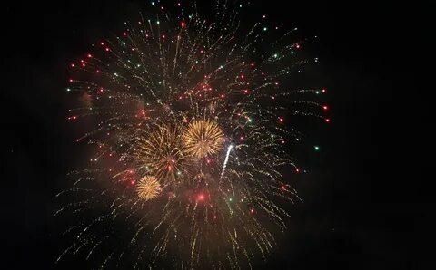 Фейерверки можно запускать на новый год 2023