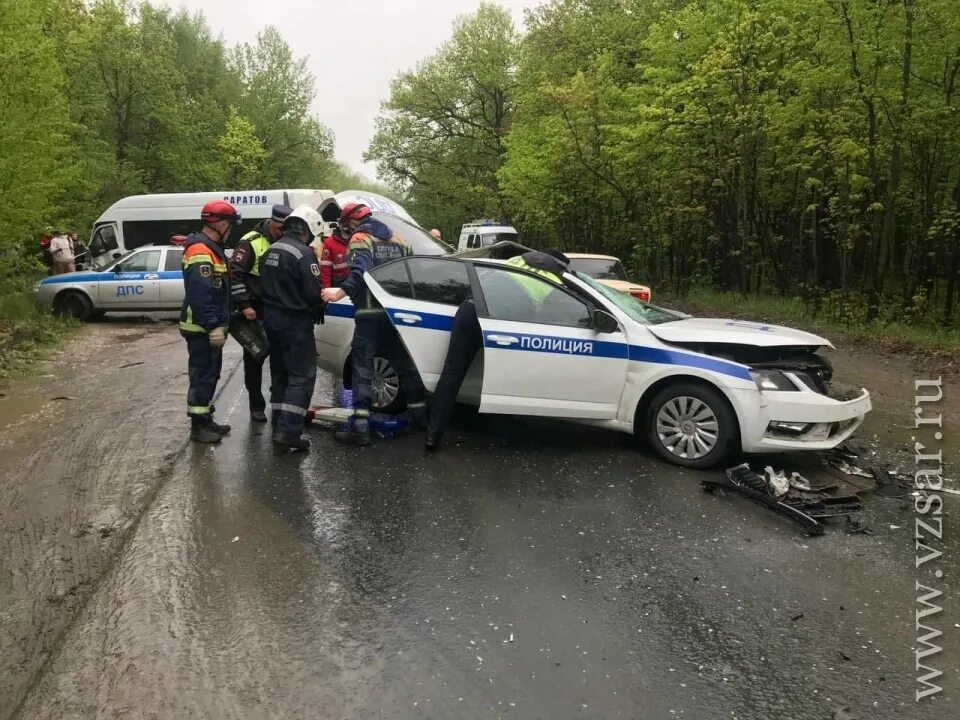 Кумысная Поляна авария ДПС Саратов. Авария с полицейской машиной. ДТП на Кумысной Поляне. Саратов последние новости на сегодня события происшествия