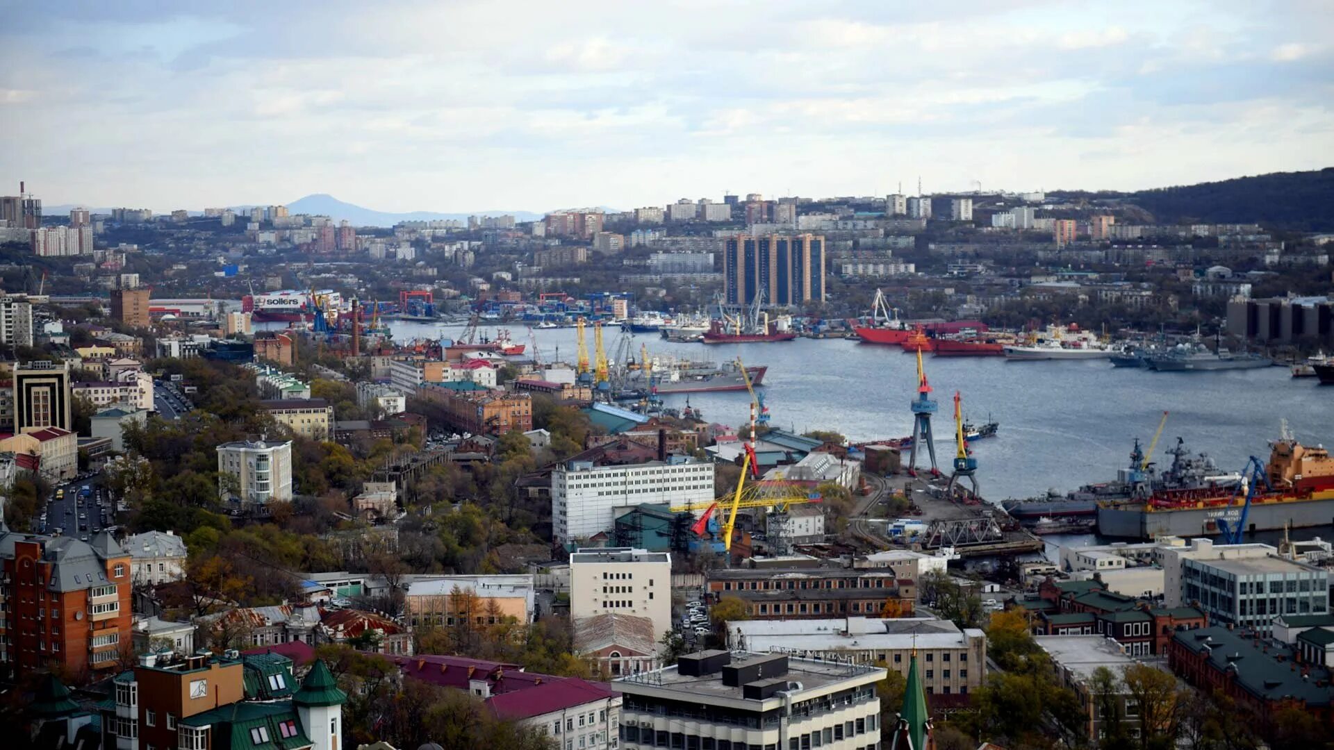 Владивосток прямо время. Золотой мост Владивосток. Бухта золотой Рог Владивосток. Владивосток столица дальнего Востока. Владивосток 2000г.