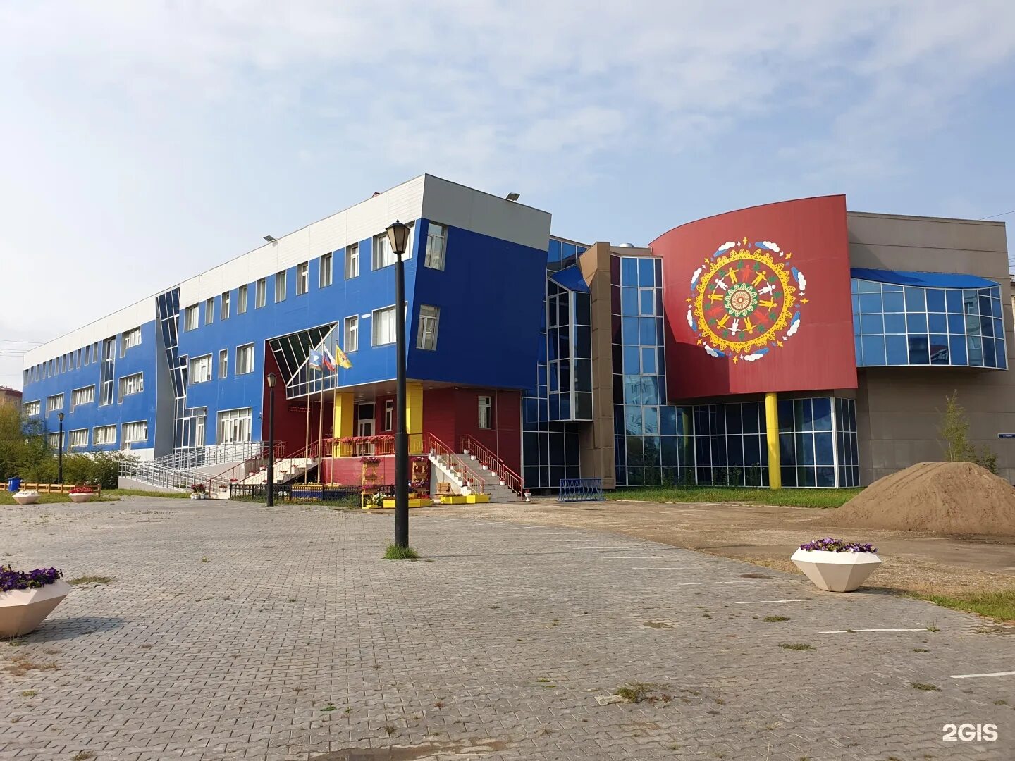 Ягнг якутская городская национальная гимназия. Ягнг якутск. Саха гимназия якутск. Ягнг якутск школа. Якутская городская национальная гимназия якутск.