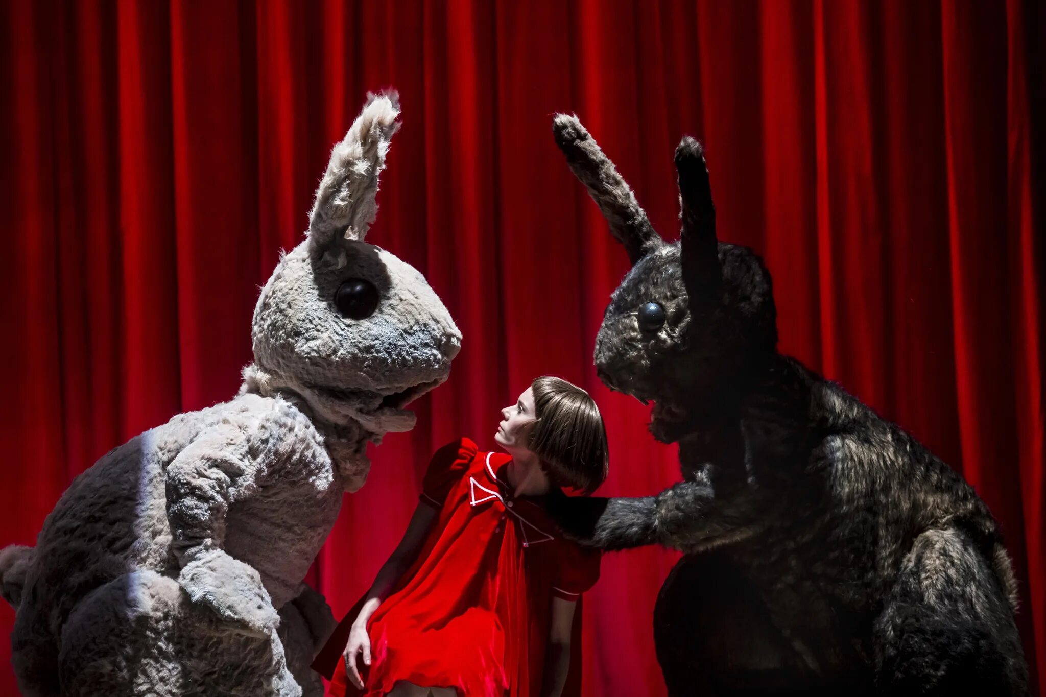 сходили в театр на спектакль