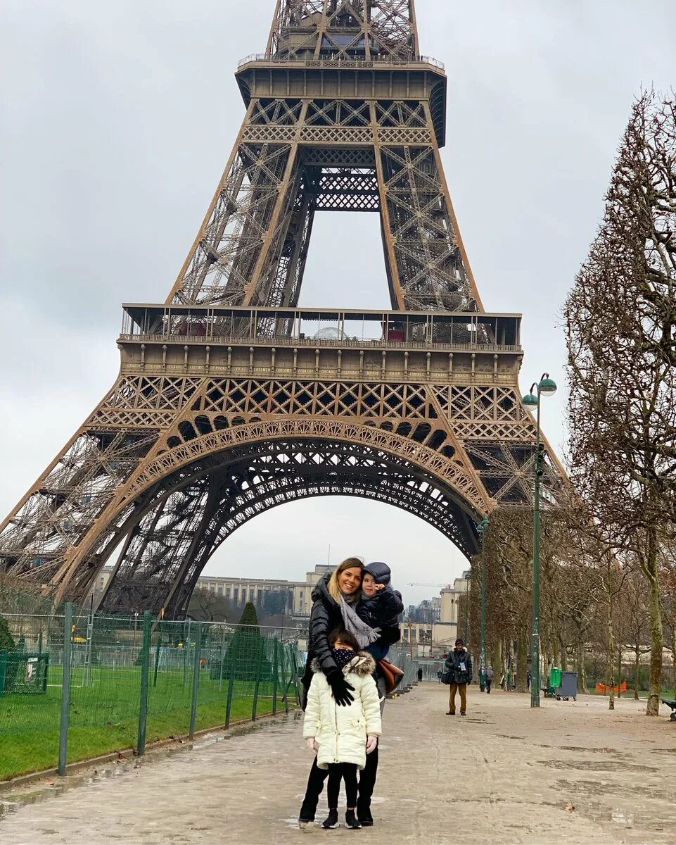 Эльфивая башня в Париже. Манораи Эйфель. Париж Елисейские поля Эйфелева башня.