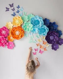 Цветы из бумаги для украшения стен (33 фото)
