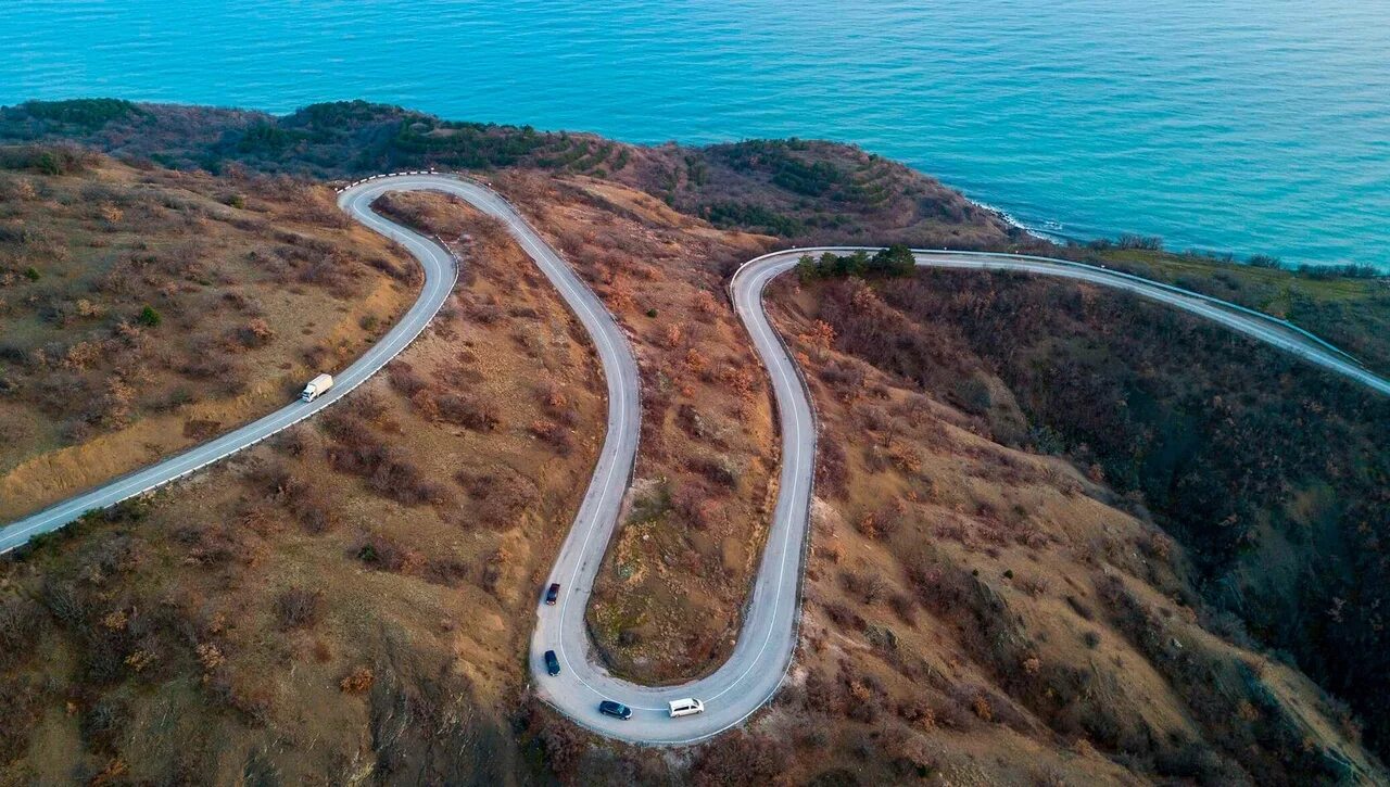 Дорога в новый свет. Дорога серпантин Судак Алушта. Крымские серпантин Судак Алушта. Трасса Судак Алушта. Горный серпантин в Крыму.