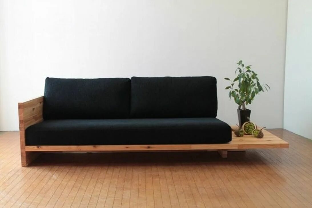 Самодельный диван. Деревянный диванчик. Деревянный диван.