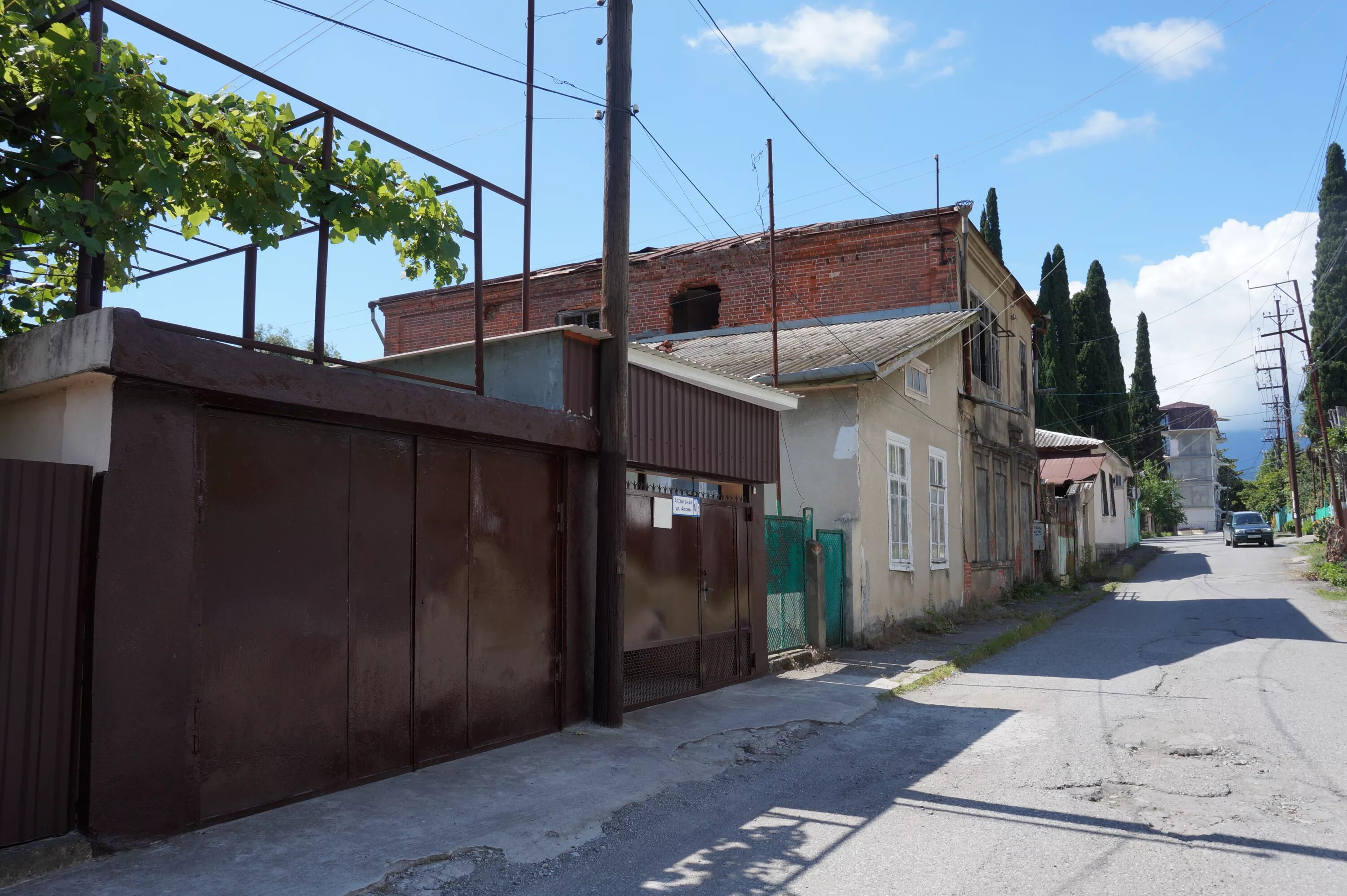 Гагра улица Саят Нова. Улица Апсны в Гаграх. Гагра ул Апсны. Гагра Кабардинская 2а.