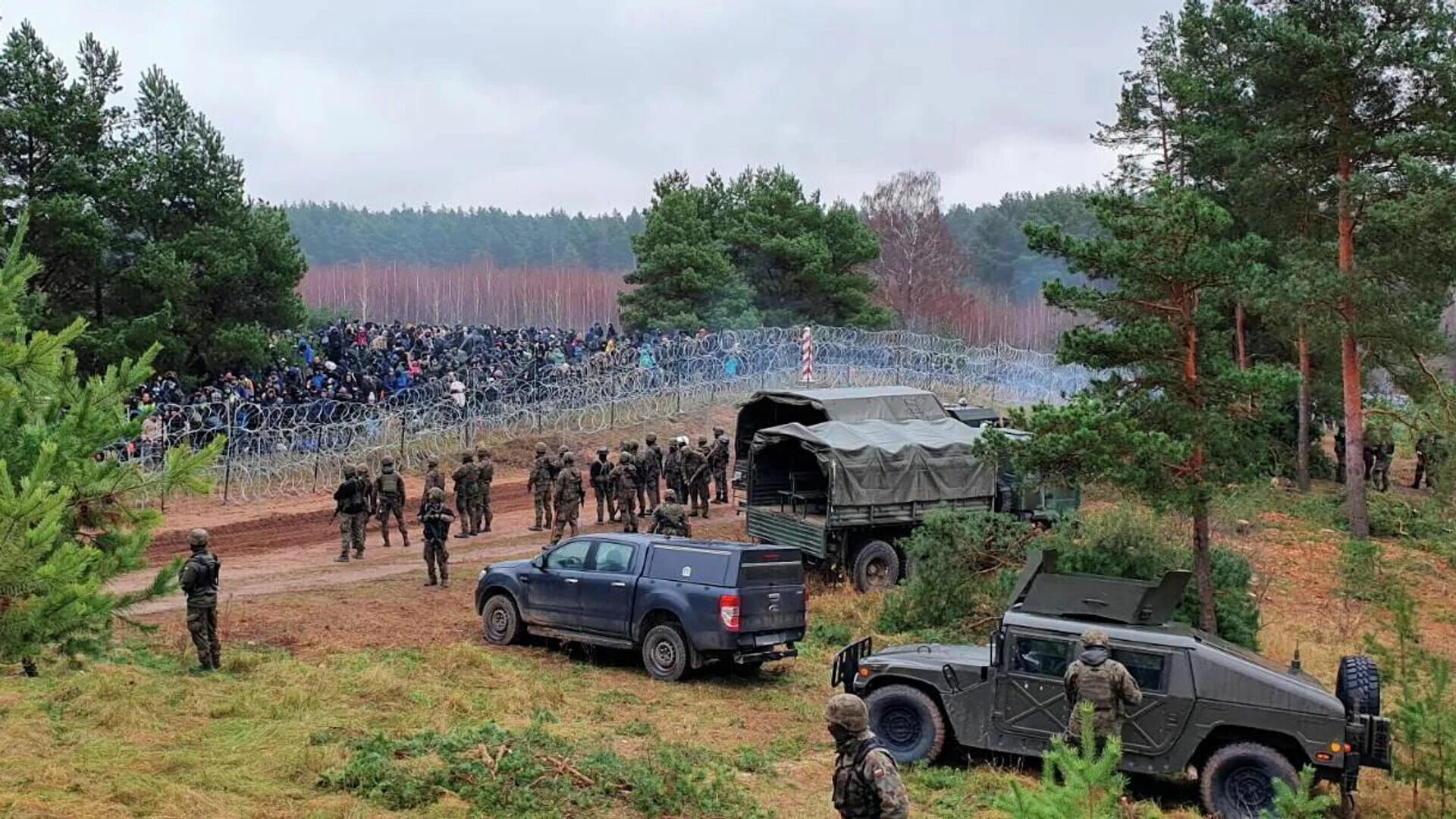 Белорусско-польская граница границы Польши. Белорусские военные на границе. Польша граница военные. Поляки военные \на границе с Белоруссией.