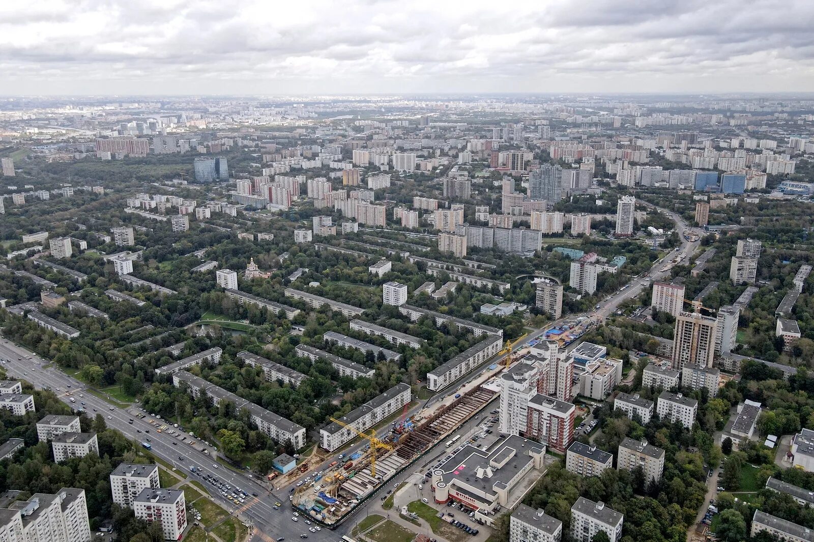 Метро зюзино. Станция Зюзино. Зюзино (станция метро). Москва Зюзино станция. Московский метрополитен станция Зюзино.