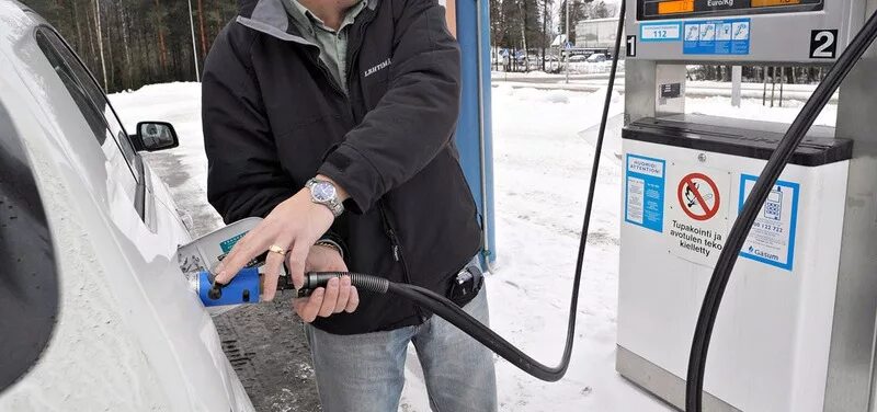 Можно ли заправлять заведенную