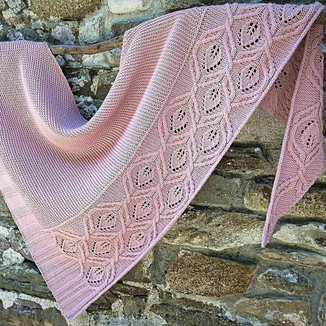 Красивая косынки спицами. Шаль-бактус Lacy Leaf Shawl.. Бактус Раверли. Бактус Орнелла.