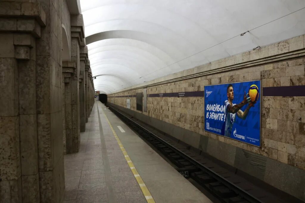 Метро спб задымление. Вагоны на красной ветке москва. Метро санкт петербурга красная ветка что случилось. Метро санкт петербурга красная ветка что случилось. Красная ветка метро спб поезд.