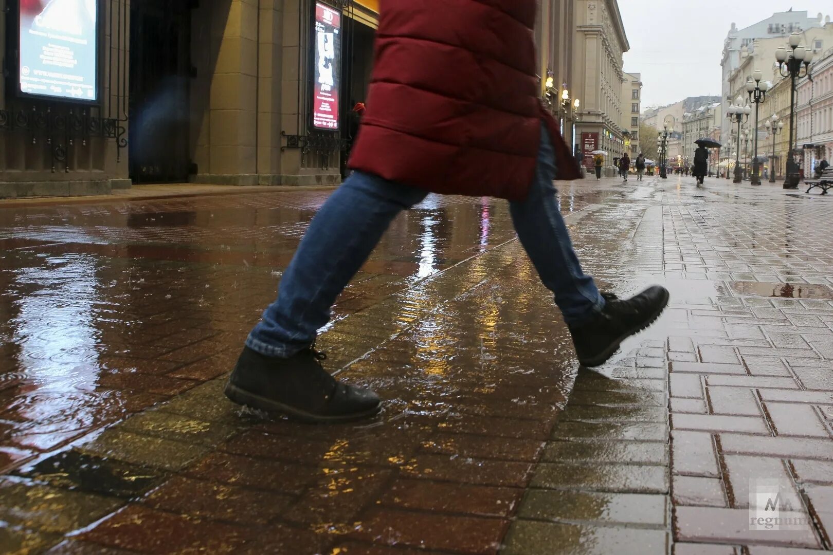 Сколько будет идти дождь в москве сейчас. Дождь в москве. небольшой дождь. небольшой дождь в москве. дождь в конце апреля.